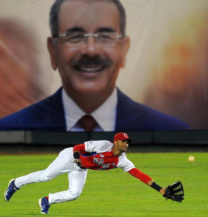 Serie Caribe Dominicana 1 mer juego CUB vs PR jugada en 1mera base jugada en el LF Lourdes Gourriel