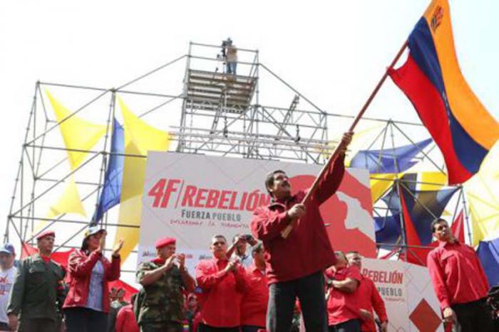 El presidente Nicolás Maduro recibió la marcha de la fuerza chavista que conmemora la fecha heroica. 