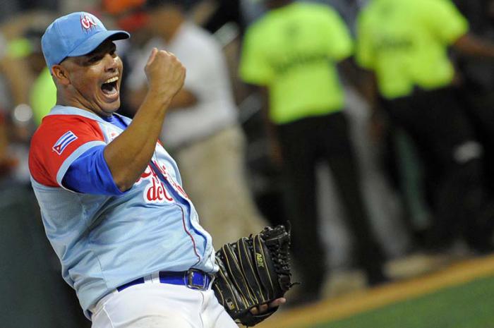 Serie Caribe Dominicana 3ser juego cuba vs Rd MIGUEL LAHERA
