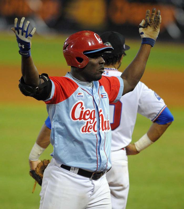 Serie Caribe Dominicana 3ser juego cuba vs Rd Stailer Hernandez