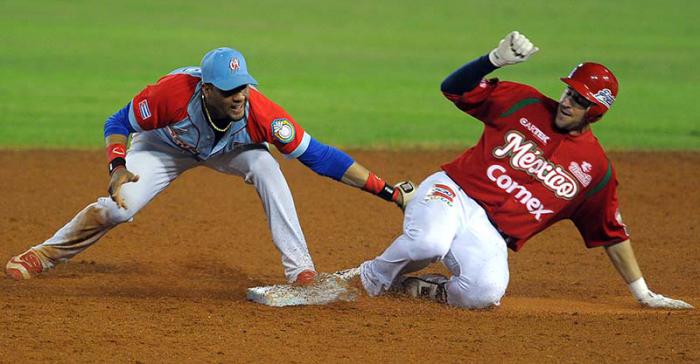 Serie Caribe Dominicana Semifinal CUB-MEX Jugada en 2da base Yuiesky Gourriel