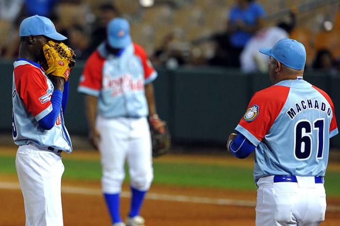 Serie Caribe Dominicana Semifinal CUB-MEX Livan Moinelo lanzador x cuba sustituido por Roger Machado DT de Cuba