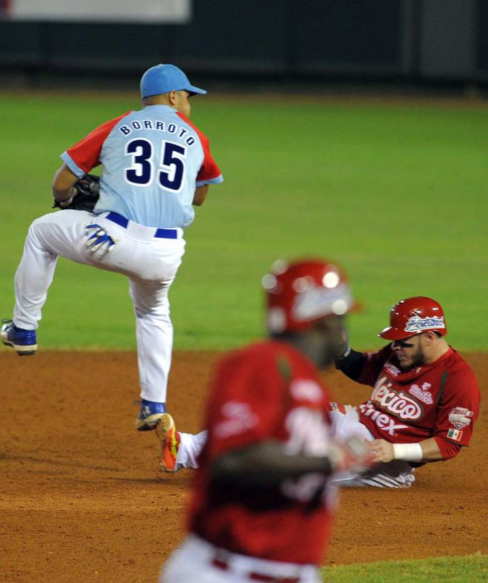 Serie Caribe Dominicana Semifinal CUB-MEX Yuniesky Betancour mejor bateador frente a los cubanos.