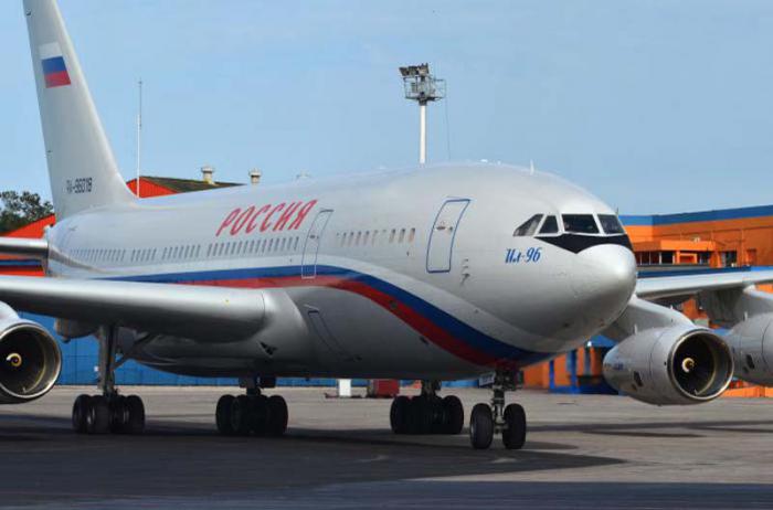 El patriarca ortodoxo de Moscú y de toda Rusia, Kiril, arribó este jueves a Cuba, es recibido en el Aeropuerto Josè Martì de La Habana por el General de Ejèrcito Raùl Castro Rùz.
