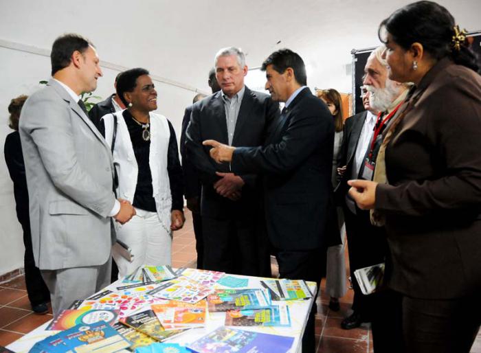 Inauguración de la XXV Feria Internacional del Libro de La Habana dedicada a Uruguay con la presencia del vicepresidente de Uruguay Raúl Fernándo Sendic Rodríguez y el Primer vicepresidente de los Consejos de Estado y de Ministros Miguel Díaz-Canel Bermúdez, Esteban Lazo Hernández presidente de la Asamblea Nacional del Poder Popular, Mercedes López Acea, primera secretaria del Partido en la capital y vicepresidenta del Consejo de Estado, estos últimos tres miembros del Buró Político del Partido.
Pabellón Eduardo Galeano.