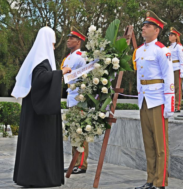 Patriarca ruso rinde homenaje 