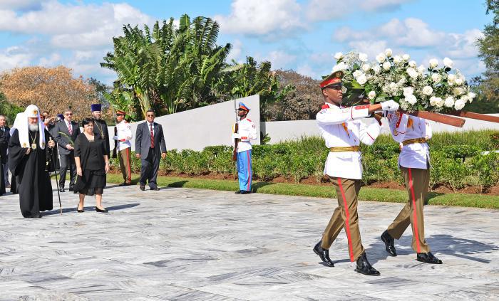 Patriarca ruso rinde homenaje 