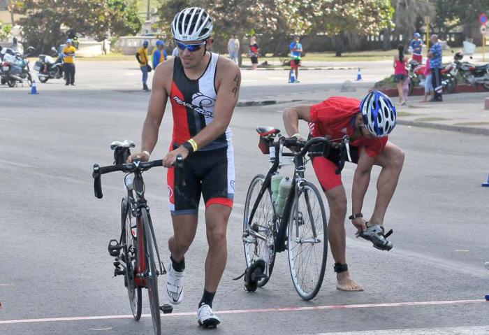 Segundo Campeonato de Trihatlon Habana: Ganador de Media Distancia Gustavo Rodriguez  ESP