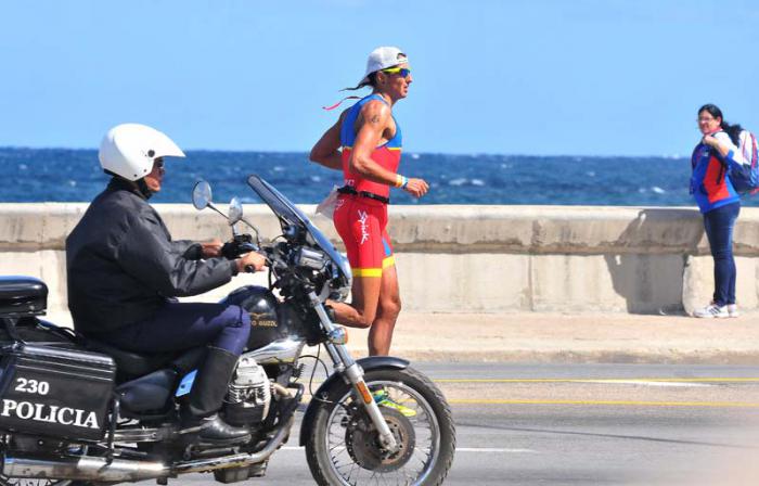 Segundo Campeonato de Trihatlon Habana: Ganador de Media Distancia Gustavo Rodriguez  ESP