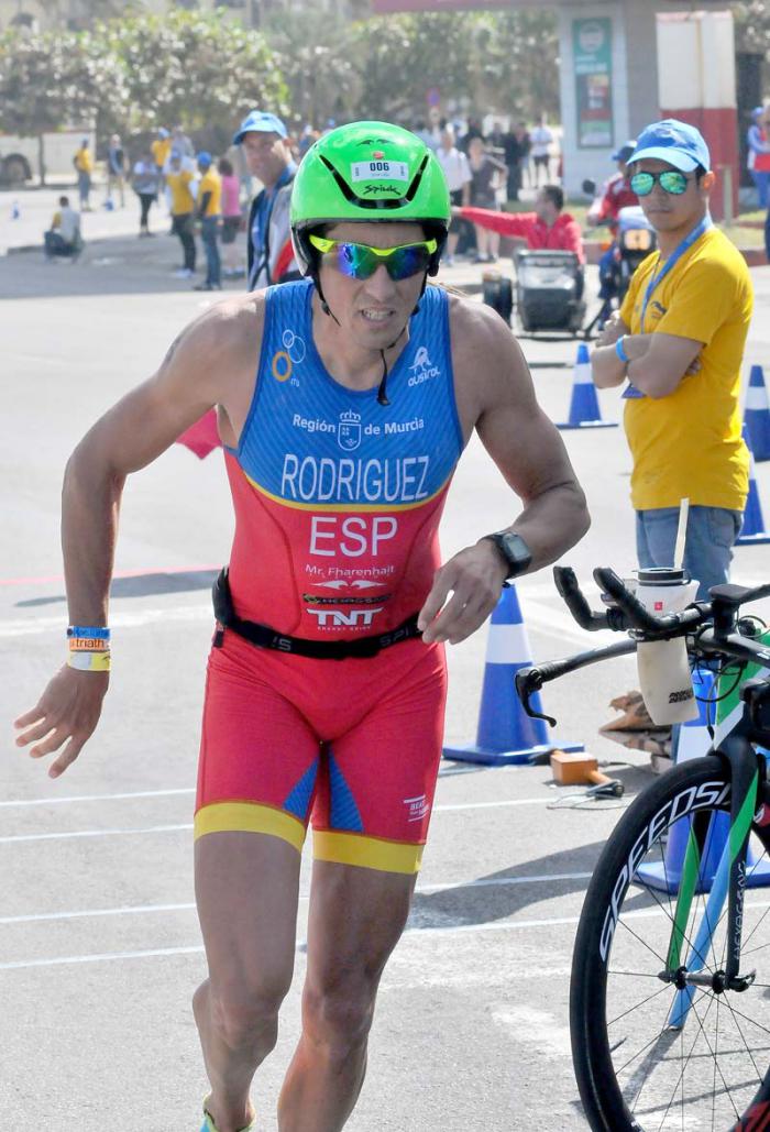 Segundo Campeonato de Trihatlon Habana: Ganador de Media Distancia Gustavo Rodriguez  ESP