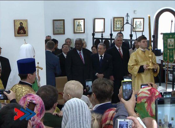 El presidente cubano Raúl Castro presente la catedral de Nuestra Señora de Kazán para misa litúrgiaca que oficiará el Patriarca Kirill.