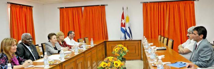 Recibe Estaban Lazo Hernàndez Presidente del Parlamento cubano al Sr Raùl Servic Rodrìguez Vicepresidente de La Repùblica oriental del Uruguay.