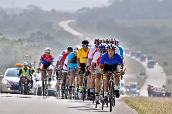 tercer clasico ciclistico a cuba 2da etapa Guantanamo Gran Piedra ganador Vicente Sanabria, carabana