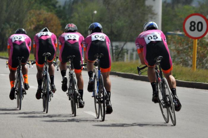 4ta etapa-cacocun-Holguin-Contra-Reloj-Equipo distancia 31 Km Equipo Ganador Artemisa Tiempo 44.23,25