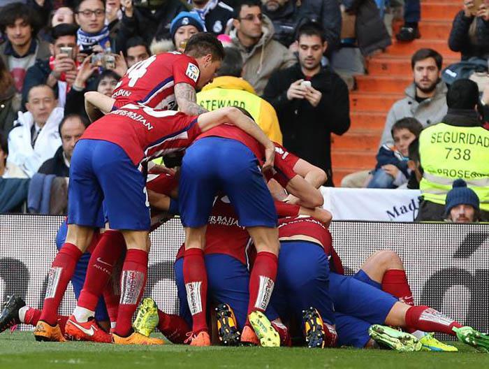 Los jugadores del Atlético de Madrid celebrán el gol para su equipo