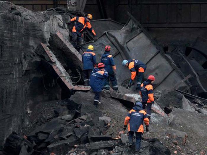 Confirman 36 muertes por explosión minera en Rusia 