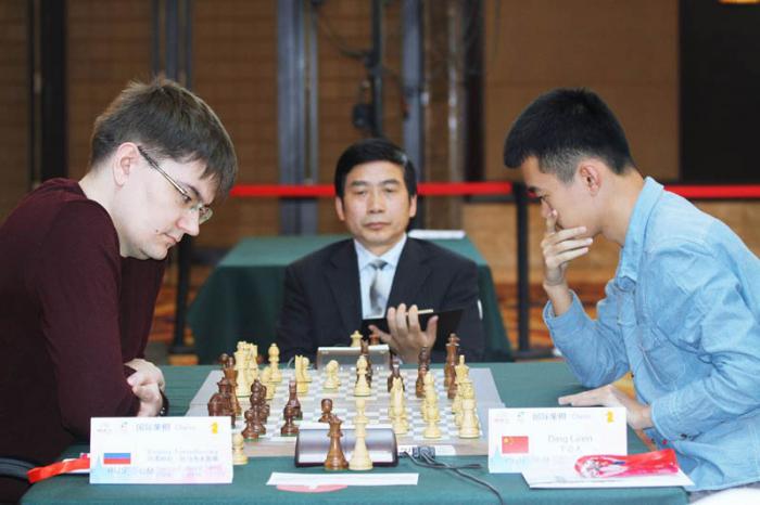 El chino Liren Ding (derecha) hizo honor a su condición de primer preclasificado y se impuso en el sistema Vasco.