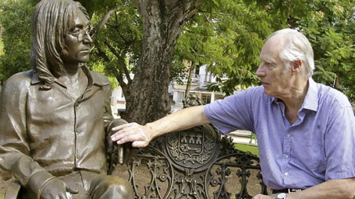 El productor musical británico, George Martin