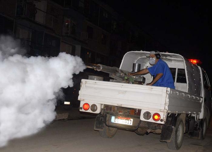 La lucha contra la familia Aedes Aegypti no mide horas de trabajo. 