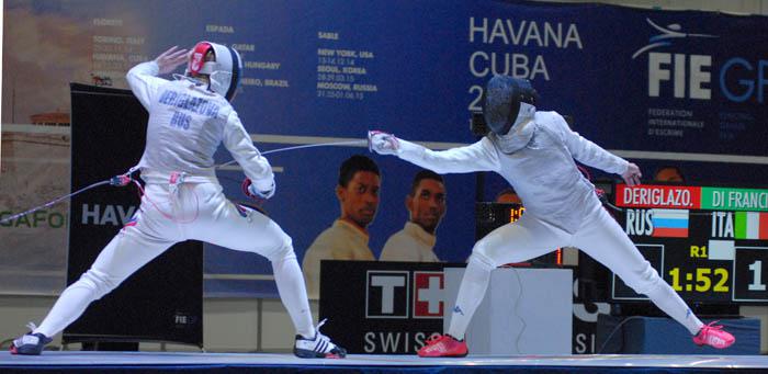 Grand Prix Florete Femenino combate entre Inna Deriglazova de Rusia a la izquierda y Elisa Di Francisca de Italia a la derecha la ganadora del oro en el florete.