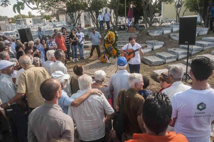 Homenaje al histórico líder estudiantil en  el Cementerio de Colón
