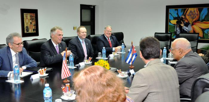 Ricardo Cabrisas Ruiz, vicepresidente del Consejo de Ministros, recibe al Gobernador del estado de Virginia, Estados Unidos Terry McAuliffe