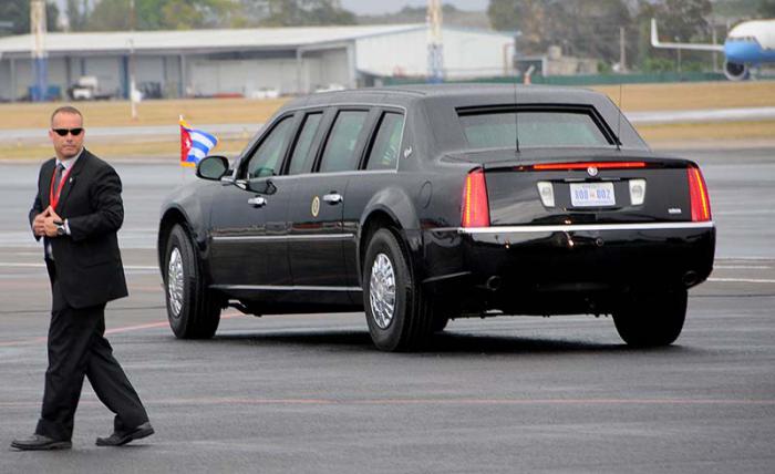 Llegada de Barack Obama, Presidente de los EEUU a Cuba por el aeropuerto internacional José Martí, donde fue recibido por Bruno Rodríguez Parrilla, Ministro de Relaciones Exteriores de la República de Cuba.