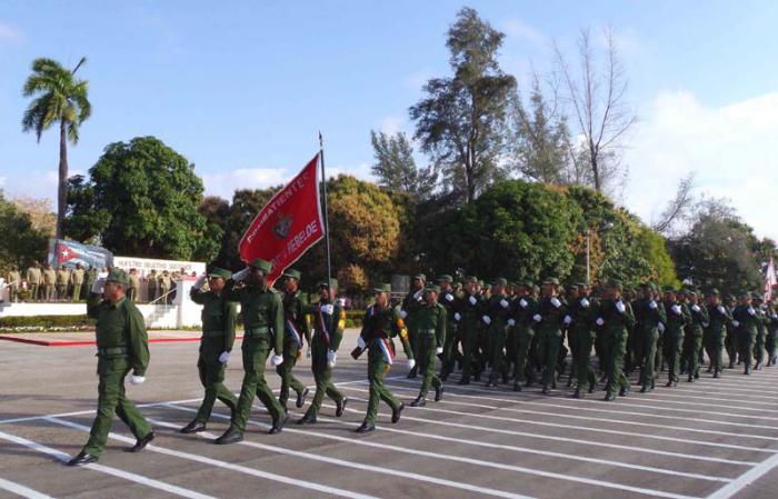 Una revista militar cerró la conmemoración por el aniversario 35 de las escuelas provinciales de preparación para la defensa. 