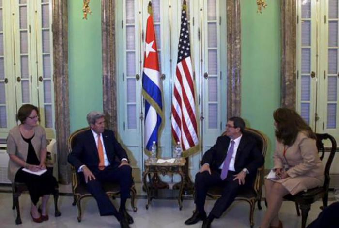 Bruno Rodríguez recibe a John Kerry