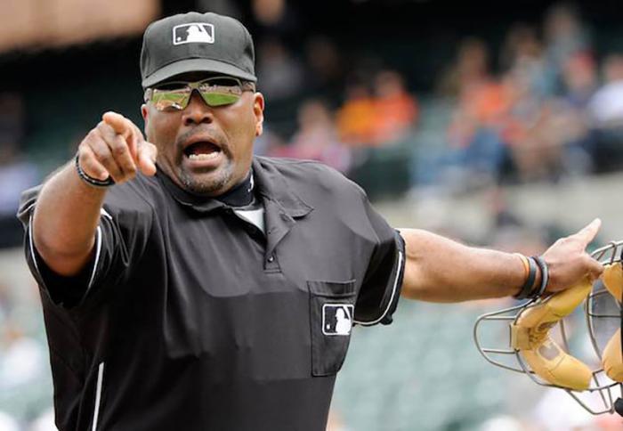 Laz Díaz, nacido en Miami, fue el otro umpire escogido por MLB para el choque de este martes. 