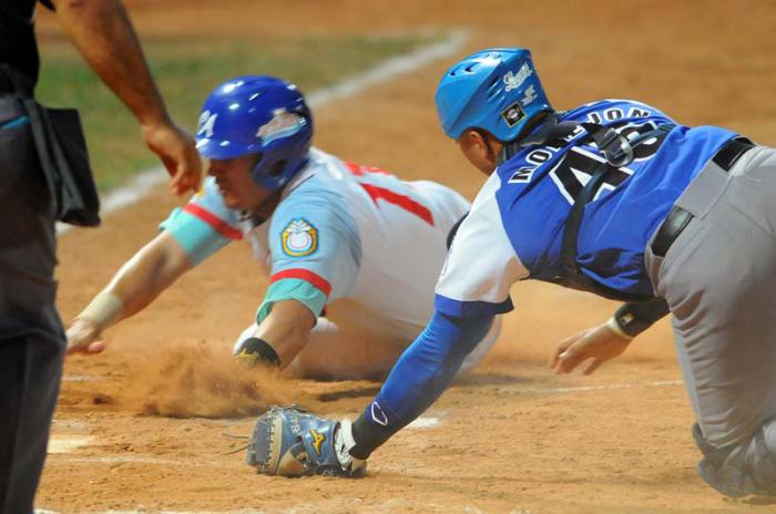 Beisbol-semefinal-IND vs CA 2do juego jugada en home