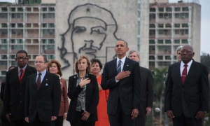 Barack Obama, presidente de los Estados Unidos de América realiza ofrenda floral a José Martí durante su visita a Cuba, le acompaña Salvador Valdés Mesa, vicepresidente del Consejo de Estado.
