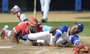 PLAY OFF CIEGO DE AVILA vs INDUSTRIALES TERCER JUEGO