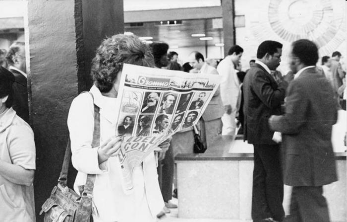 Los delegados en recesoen  el 3er. Congreso del Partido.
Foto:Orlando CardonaL 4 de febrero de 1986.