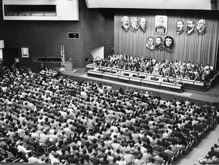 Fidel en el 3er. Congreso del Partido.
Foto:Mario Ferrerl, 4 de febrero de 1986.