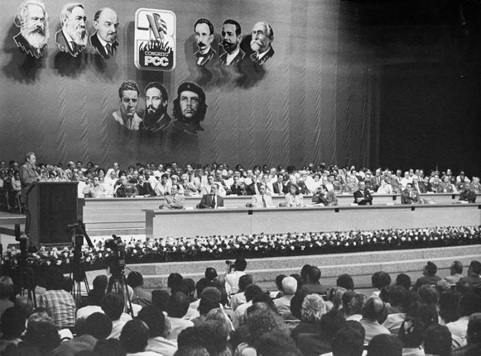 Fidel en la clausura del 3er. Congreso del Partido.
Foto:Jorge Oller, 2 de diciembre de 1986.