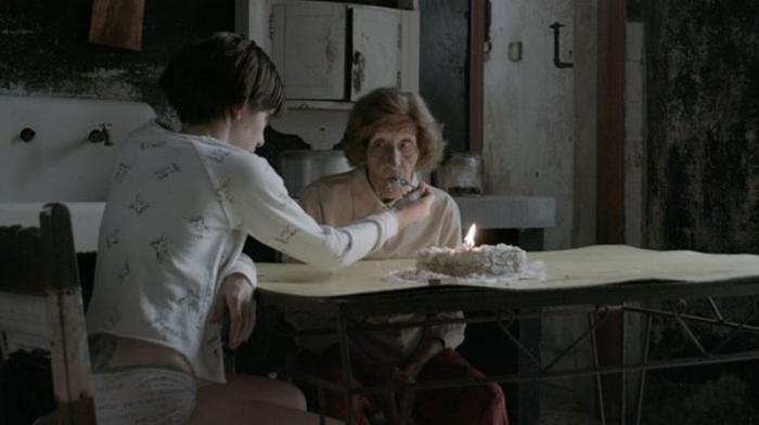 Con sana alegría, cortometraje de ficción, dirección y guión de Claudia Muñiz, está interpretado por Luis Manuel Álvarez, Giselda Calero y Enma San Miguel.
