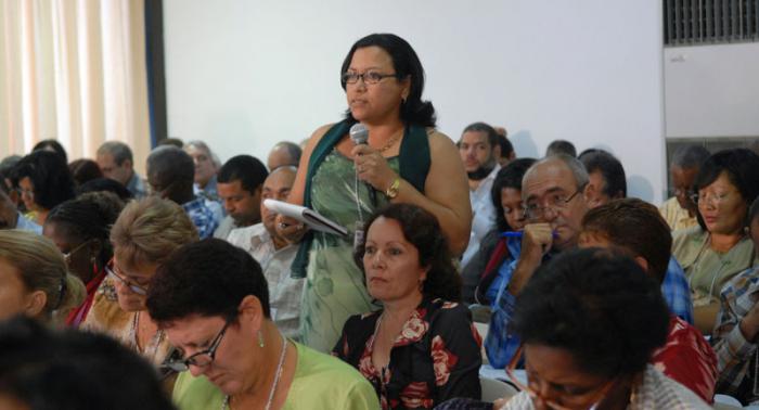 Trabajo en comisiones en el 6to. Congreso del PCC. Comisión 3, Política Social (empleo y salarios, seguridad social, educación, deporte y cultura).