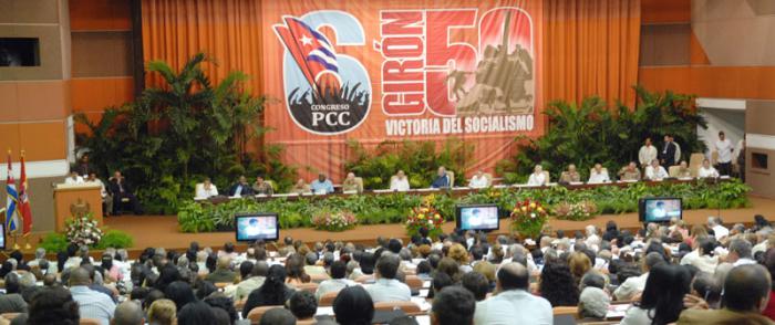 Clausura del 6to. Congreso del PCC con la presencia del Comandante en Jefe Fidel Castro Ruz, el General de Ejército Raúl Castro Ruz y los otros miembros electos del Buró Político. 
