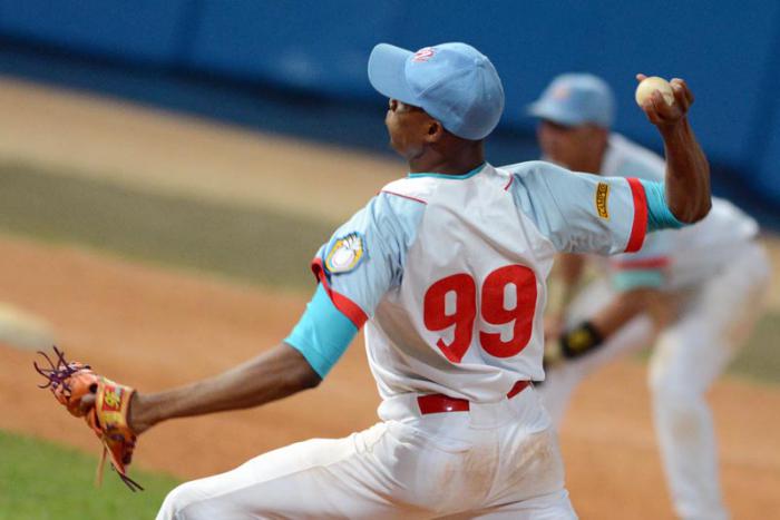 Beisbol-Final-Serie-55-CA vs PR 2do juego Yenier Cano lanzador ganador
