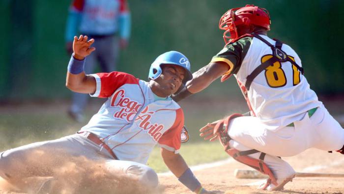 Beisbol Final-Serie-55-CA vs PR 3ser play gana ciego 6 x 5 jugada en home Raul Gonzalez CA