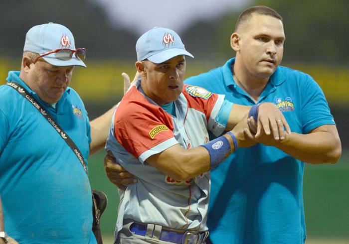 Beisbol-Final-Serie-55-CA vs PR 3ser play gana ciego 6 x 5 Yorvis Borroto