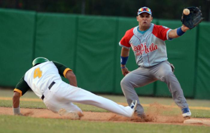Beisbol-Final-Serie-55-CA vs PR 3ser play gana ciego 6 x 5 jugada en 2da base Yorvis Borroto