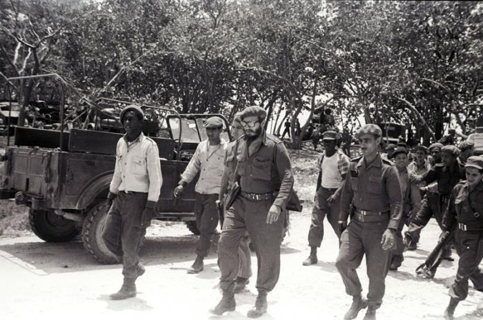 Recorrido de Fidel por Playa Giron.
