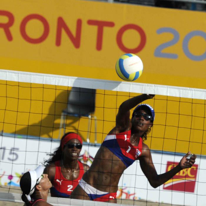 El dúo llegó a esa instancia del evento al ganarles 21-17, 21-19 a las canadienses BrandieWilkerson-Julie Gordon