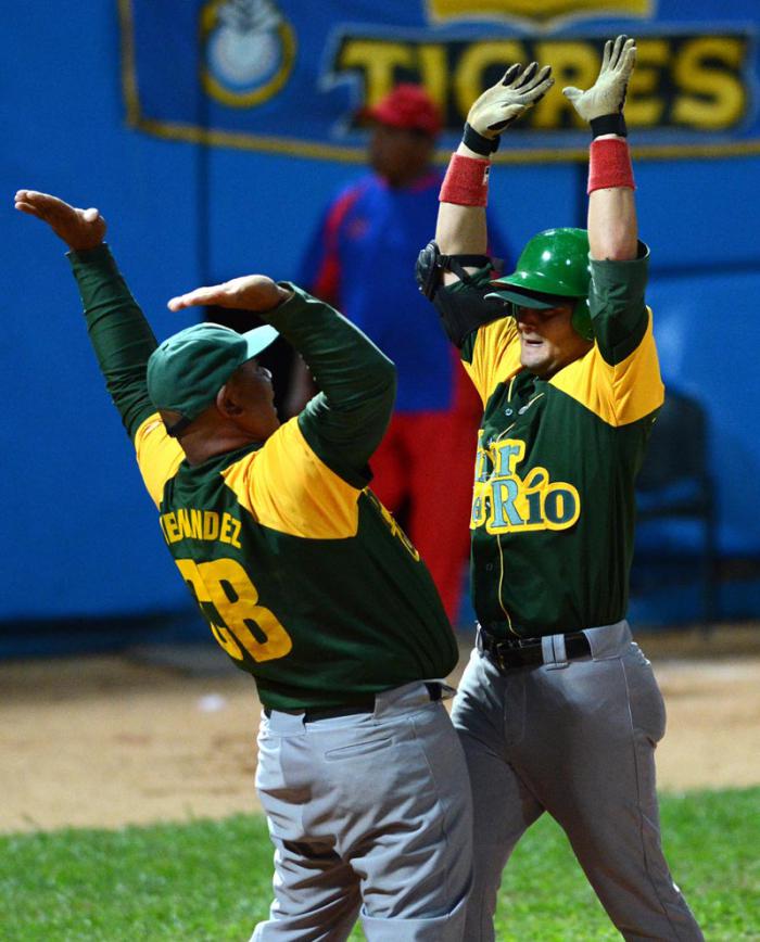 Beisbol-Final-Serie-55-CA vs PR 6to play pinar empata la serie a 3 victorias Lazaro Ramirez jonron