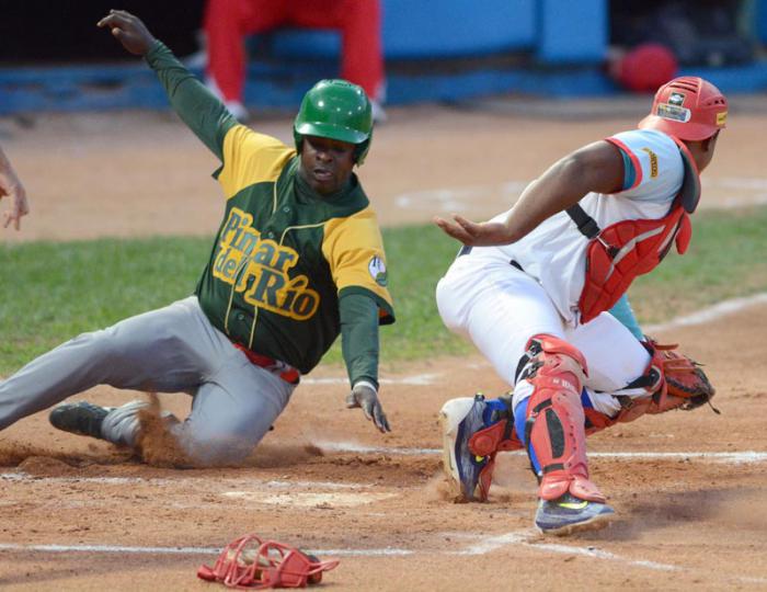 Beisbol-Final-Serie-55-CA vs PR 6to play pinar empata la serie a 3 victorias jugada en home Donal Duarte