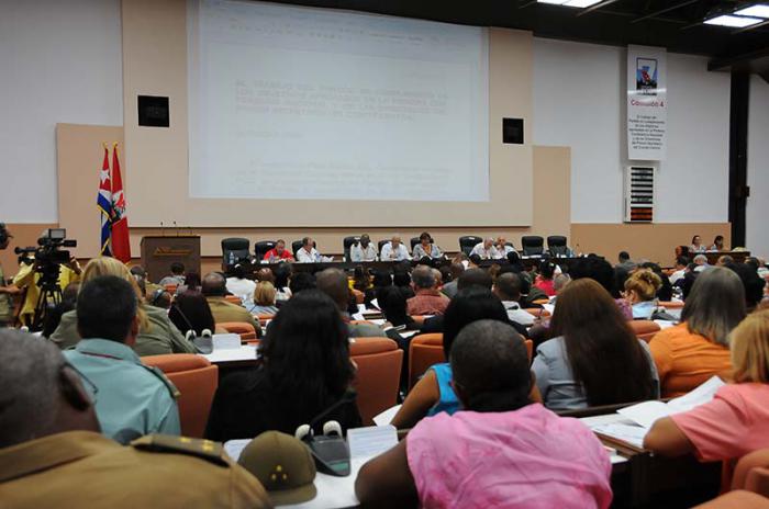 El trabajo del Partido en cumplimiento de los objetivos aprobados en la Primera Conferencia Nacional y de las Directrices del Primer Secretario del Comité Central. Comisión 4, presidida por Salvador Valdés Mesa, miembro del Buró Político.