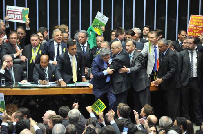La Cámara de Diputados de Brasil ofreció un espectáculo en la votación del pasado domingo. 