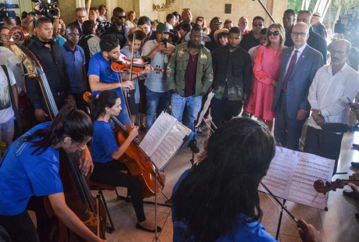 Comisión cultural de EE.UU de visita en el Instituto Superior de Artes (ISA).